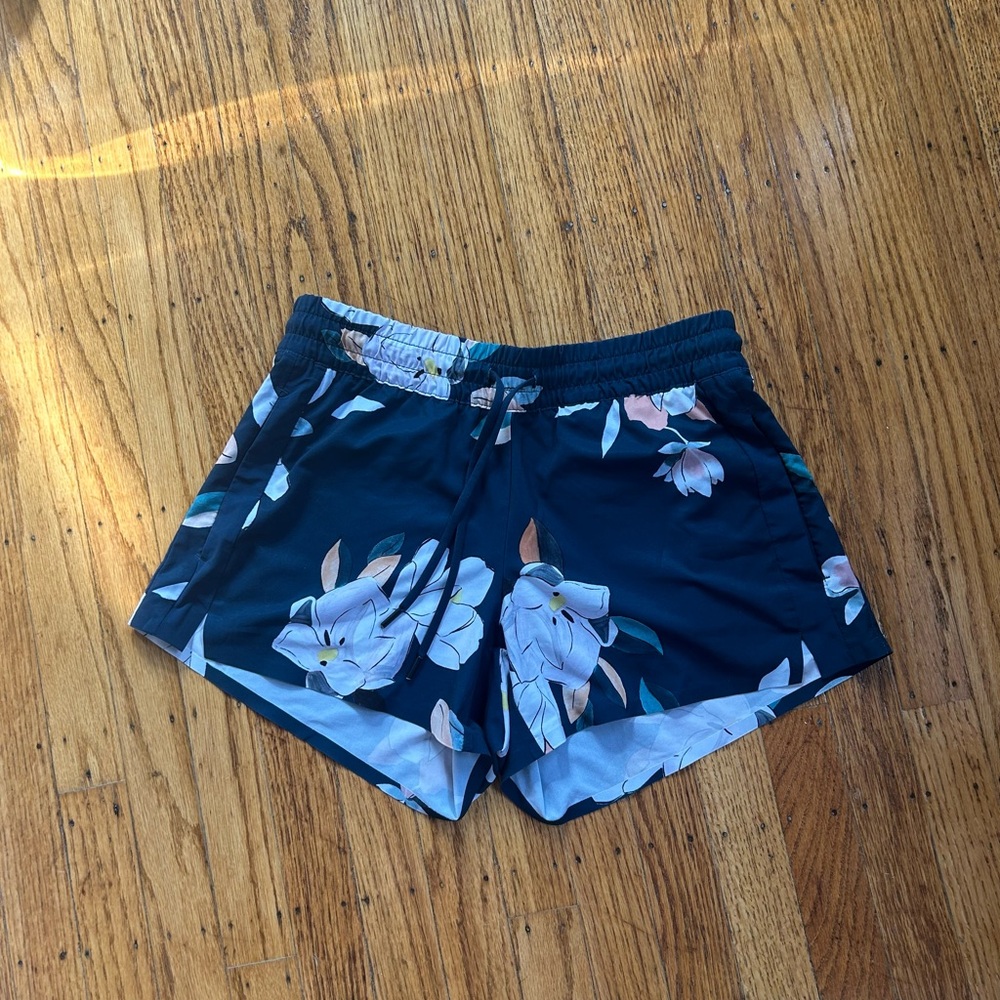 Athleta Blue Floral Athletic Shorts Size 4